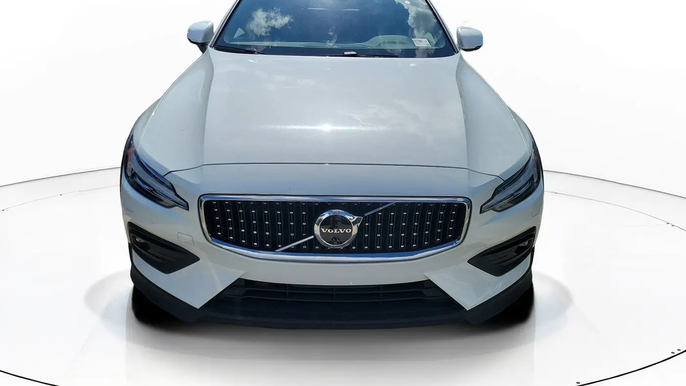 2025 Volvo V60 Cross Country B5 Plus