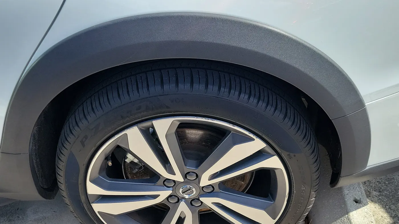 2025 Volvo V60 Cross Country B5 Plus