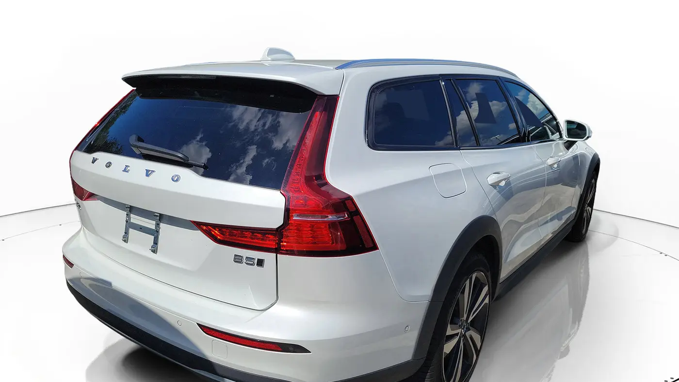 2025 Volvo V60 Cross Country B5 Plus