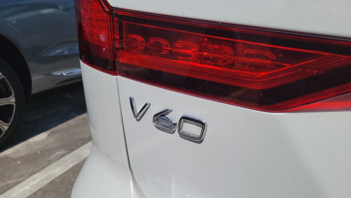 2025 Volvo V60 Cross Country B5 Plus