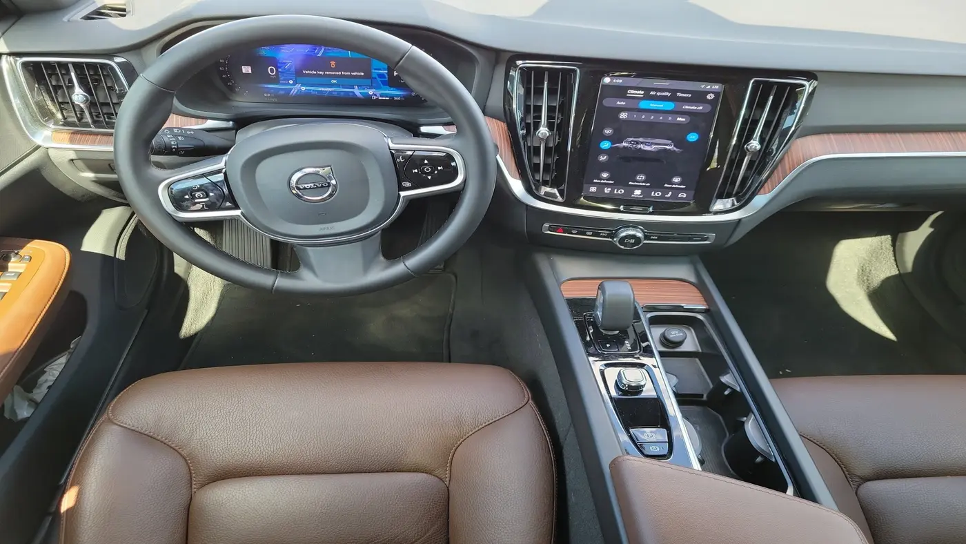 2025 Volvo V60 Cross Country B5 Plus