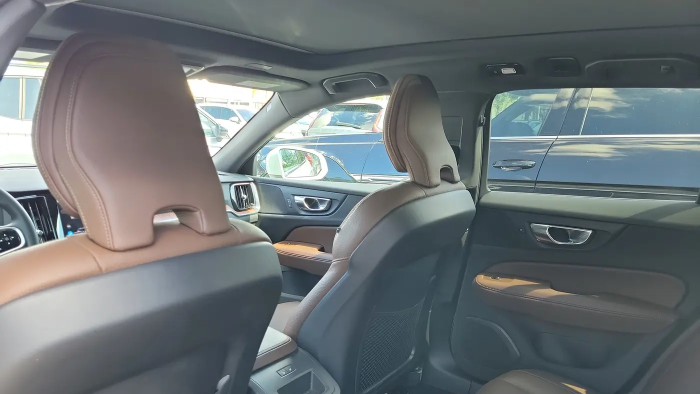 2025 Volvo V60 Cross Country B5 Plus