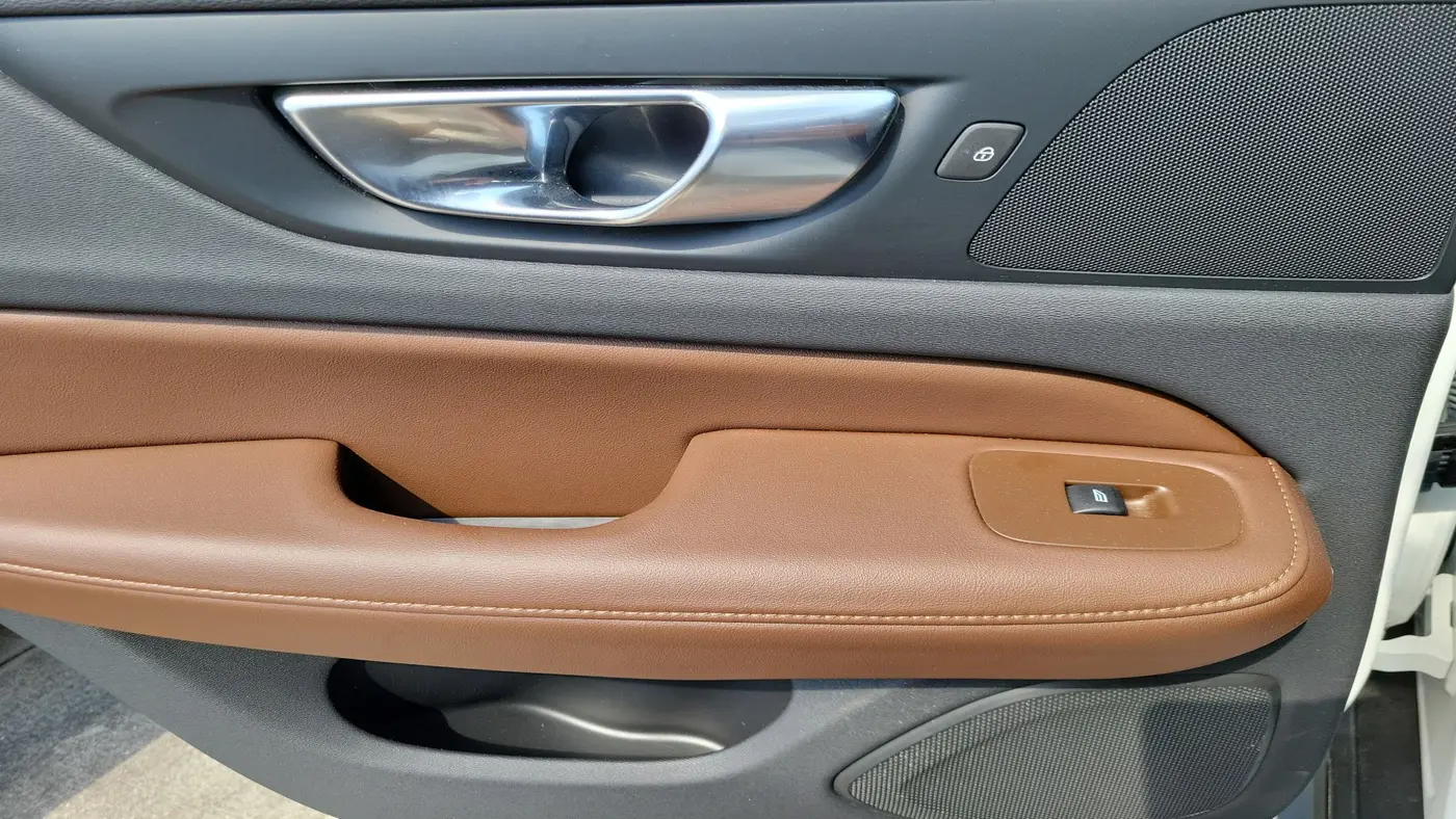2025 Volvo V60 Cross Country B5 Plus