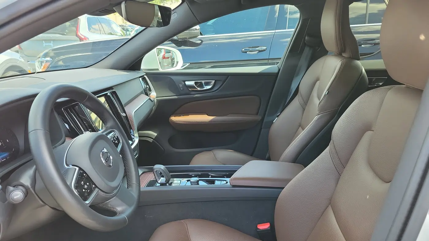2025 Volvo V60 Cross Country B5 Plus