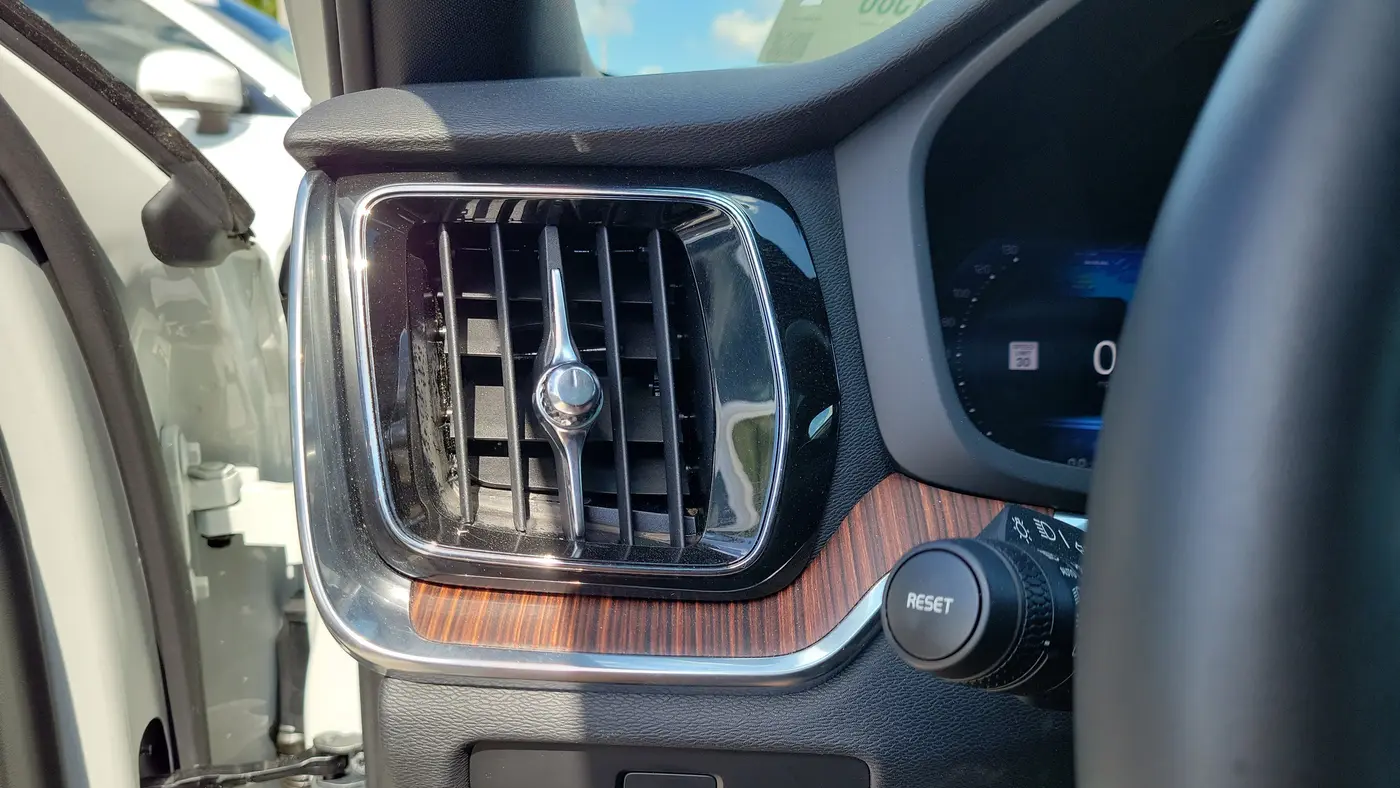 2025 Volvo V60 Cross Country B5 Plus