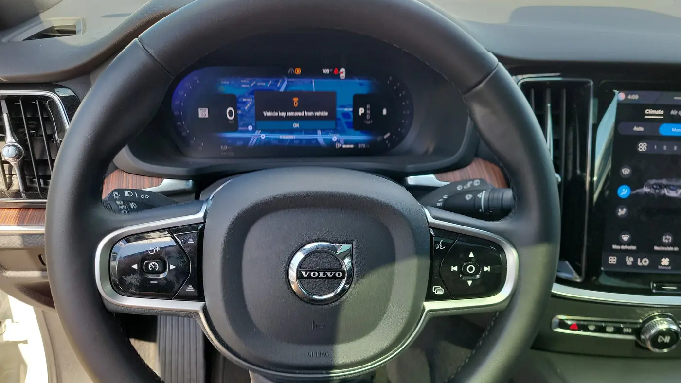 2025 Volvo V60 Cross Country B5 Plus
