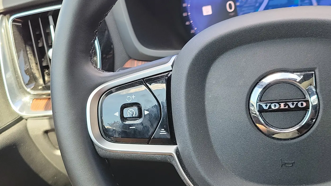 2025 Volvo V60 Cross Country B5 Plus