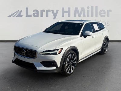 Photo of a 2025 Volvo V60 Cross Country AWD B5 Ultra 4DR Wagon for sale