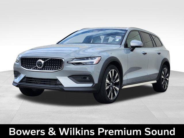 2025 Volvo V60 - $46,350