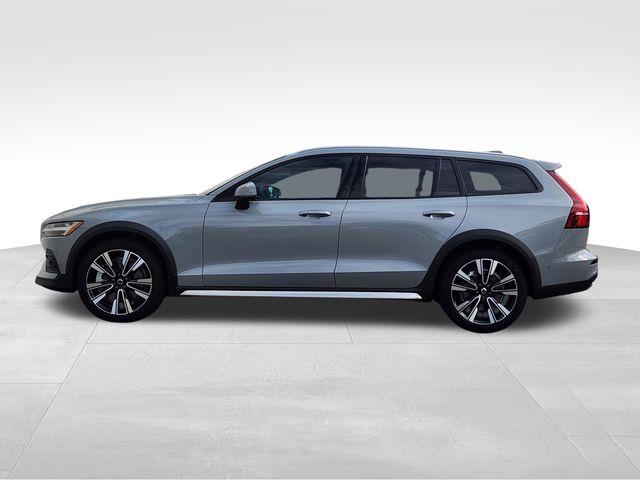 2025 Volvo V60 - $46,350