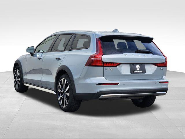 2025 Volvo V60 - $46,350
