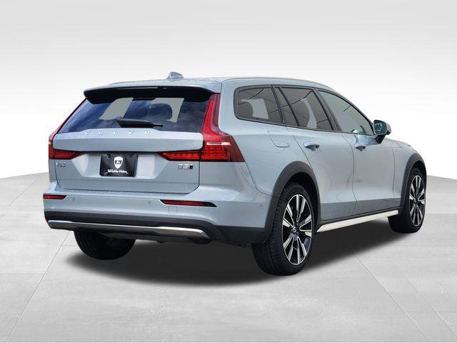 2025 Volvo V60 - $46,350