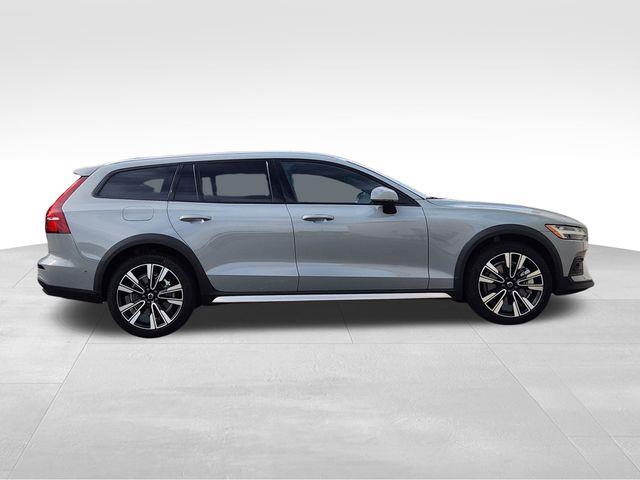 2025 Volvo V60 - $46,350