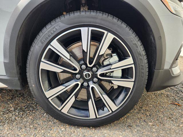 2025 Volvo V60 - $46,350