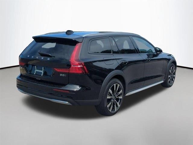 2026 Volvo V60 - $52,695