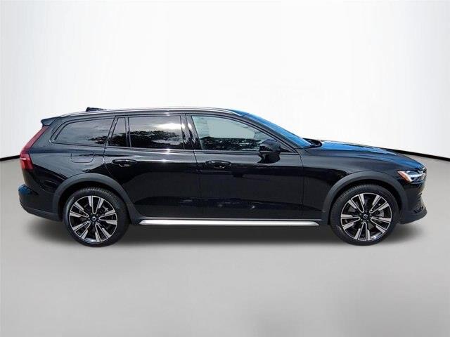 2026 Volvo V60 - $52,695