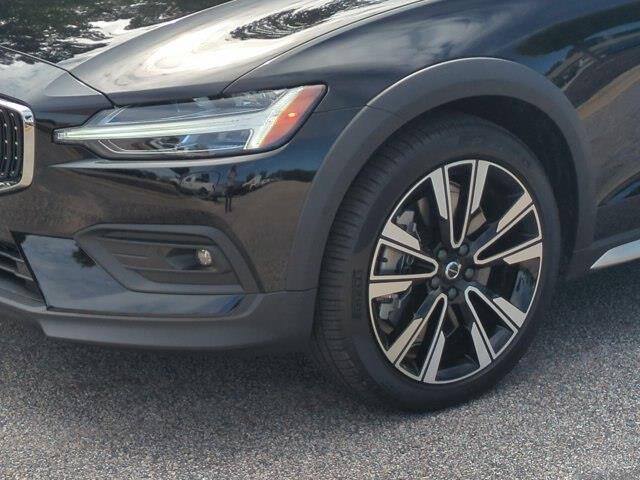 2026 Volvo V60 - $52,695