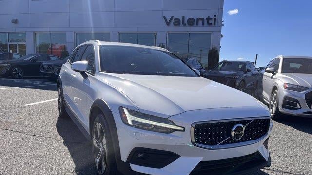 2024 Volvo V60 Cross Country B5 Plus
