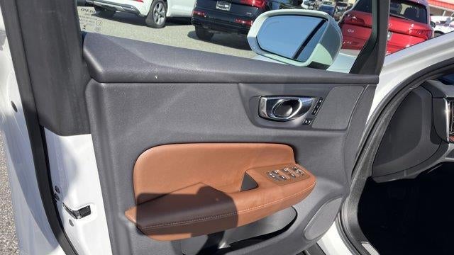 2024 Volvo V60 Cross Country B5 Plus