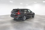 2024 V60 Cross Country Thumbnail 8