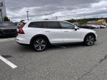 2024 V60 Cross Country Thumbnail 25