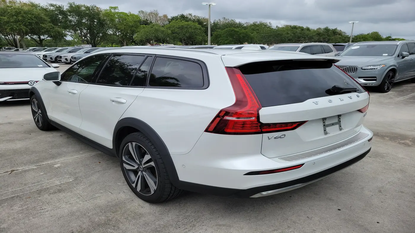 2023 Volvo V60 Cross Country B5 Plus