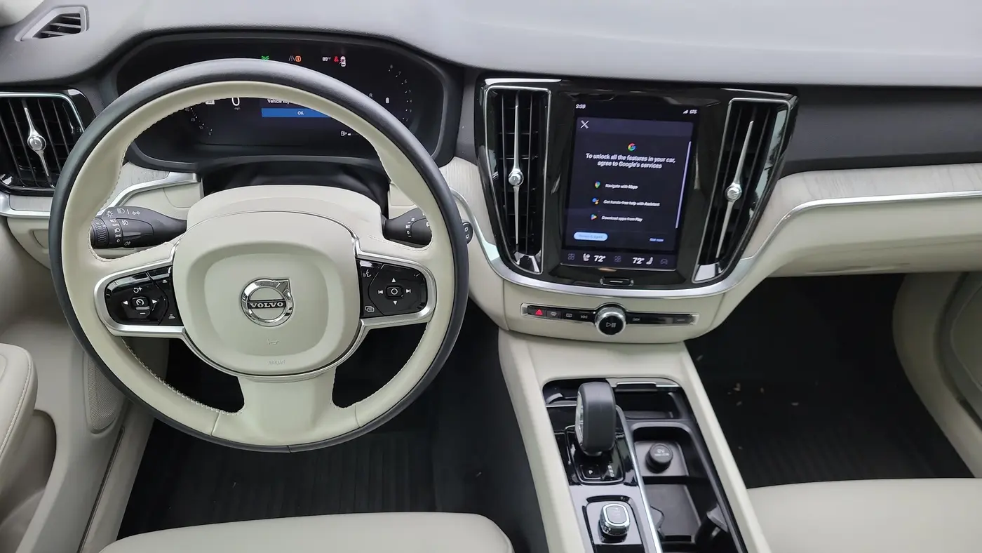 2023 Volvo V60 Cross Country B5 Plus