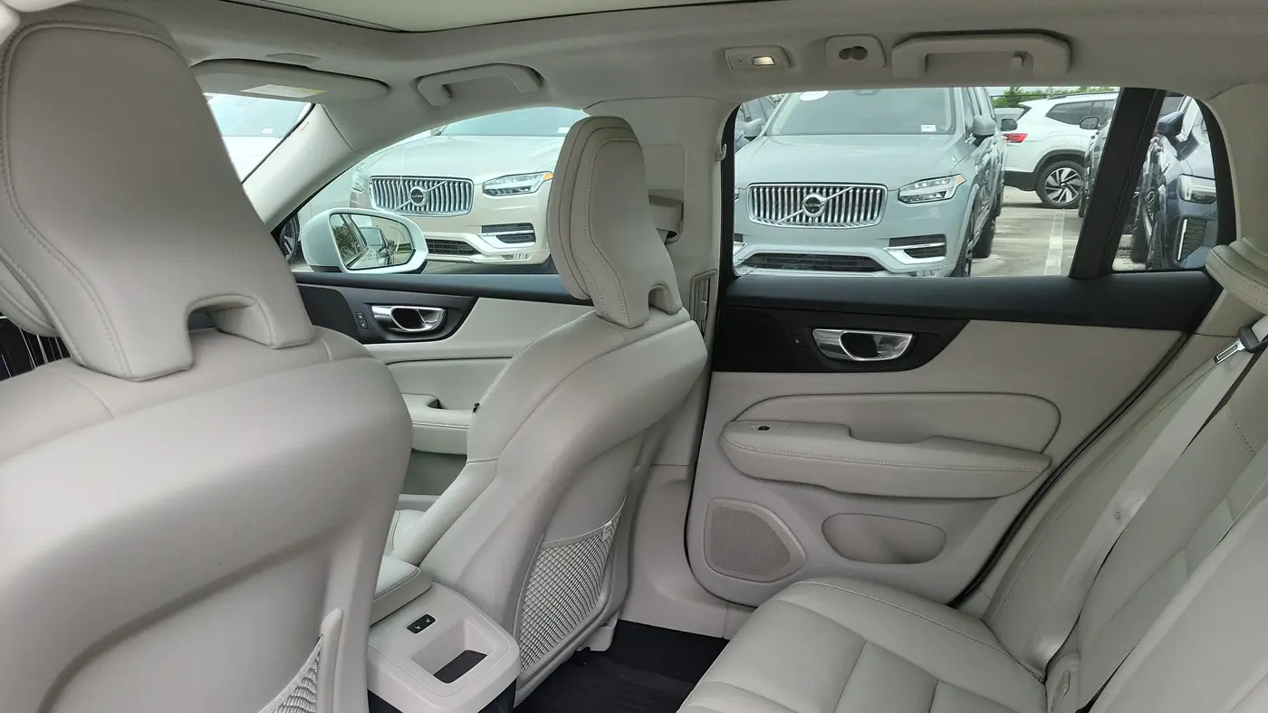 2023 Volvo V60 Cross Country B5 Plus