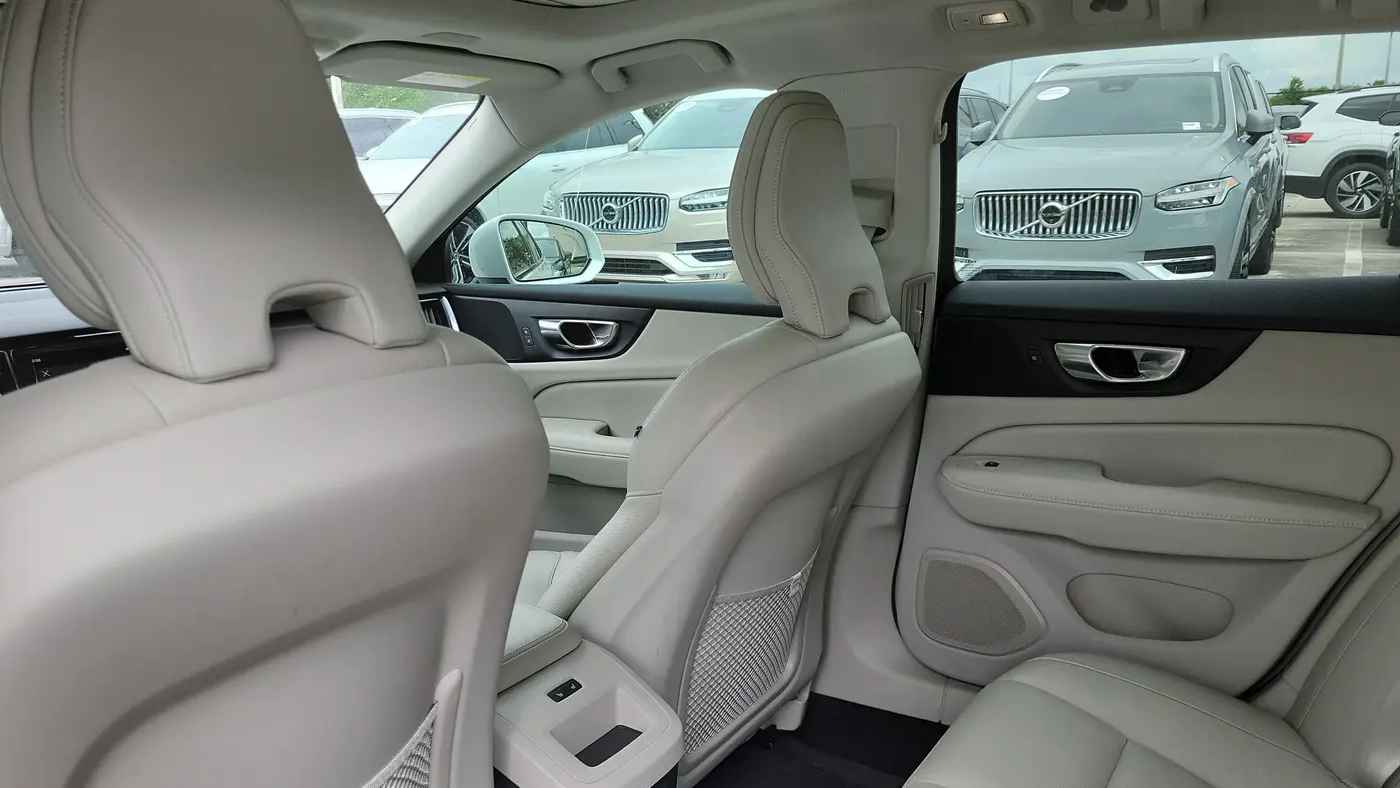 2023 Volvo V60 Cross Country B5 Plus