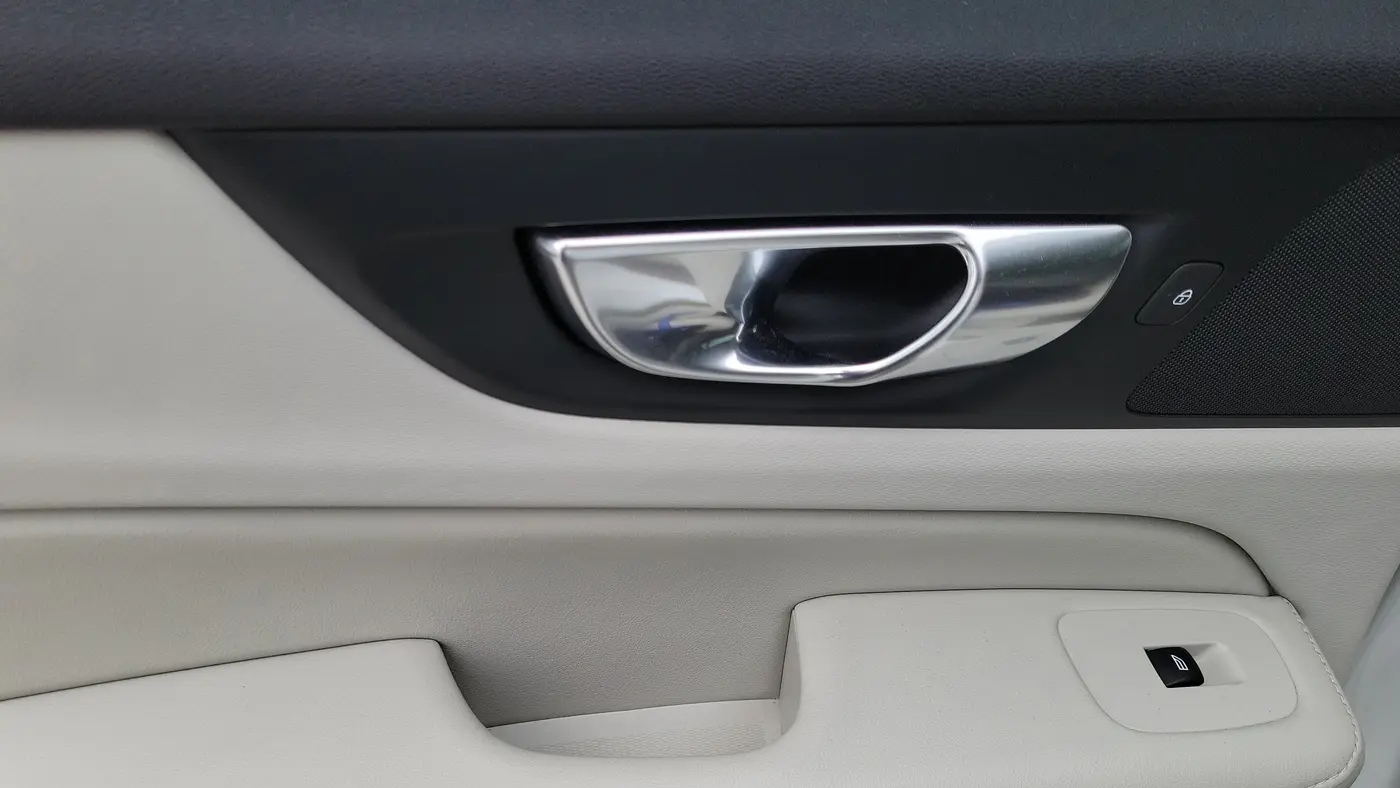 2023 Volvo V60 Cross Country B5 Plus