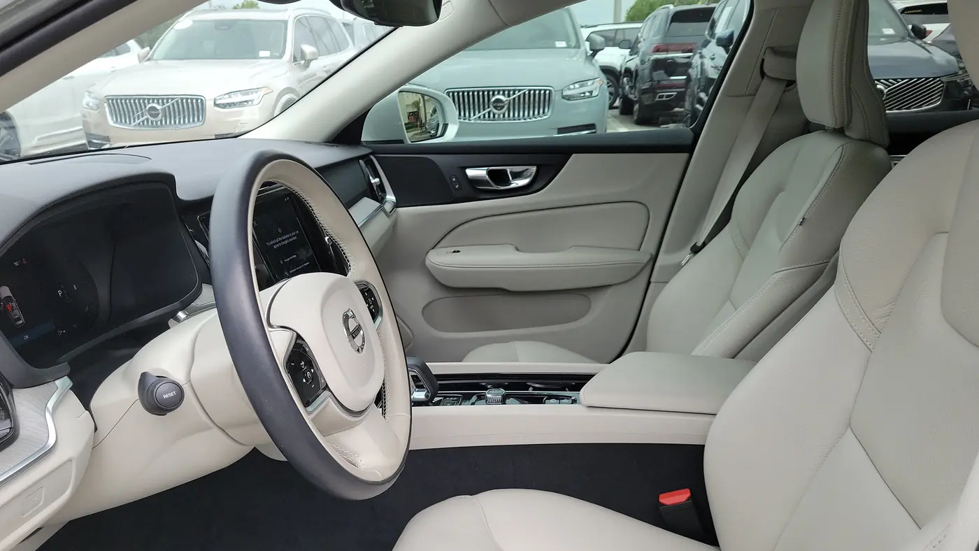 2023 Volvo V60 Cross Country B5 Plus