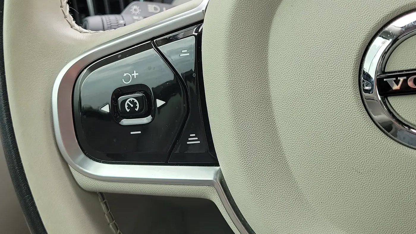 2023 Volvo V60 Cross Country B5 Plus