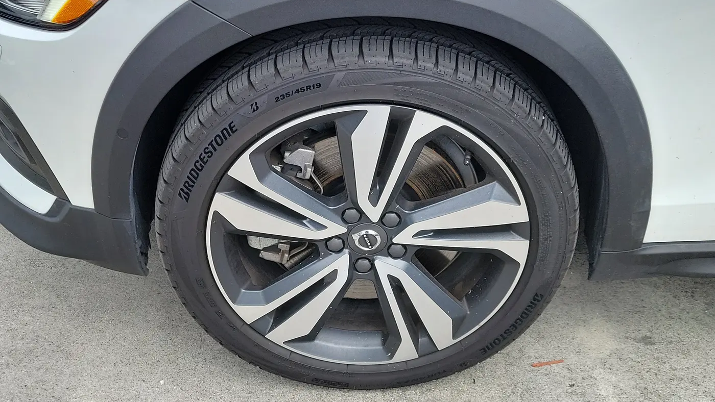 2023 Volvo V60 Cross Country B5 Plus