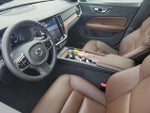 2023 V60 Cross Country Thumbnail 3