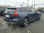 2023 V60 Cross Country Thumbnail 4