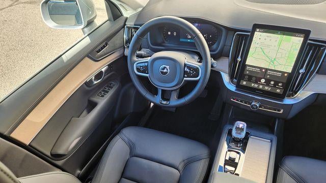 2025 Volvo XC90 B5 Core Bright Theme