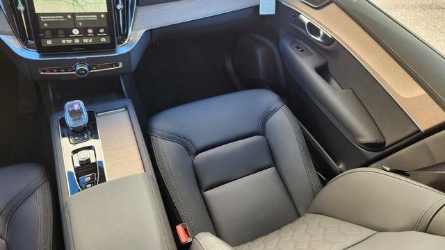 2025 Volvo XC90 B5 Core Bright Theme
