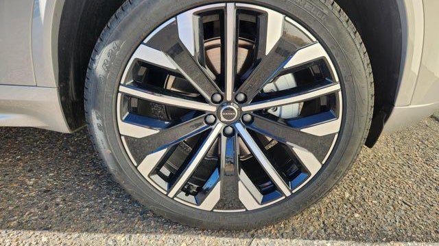 2025 Volvo XC90 B5 Core Bright Theme