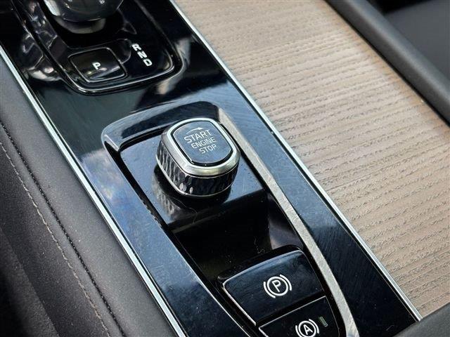 2025 Volvo XC90 - $42,892