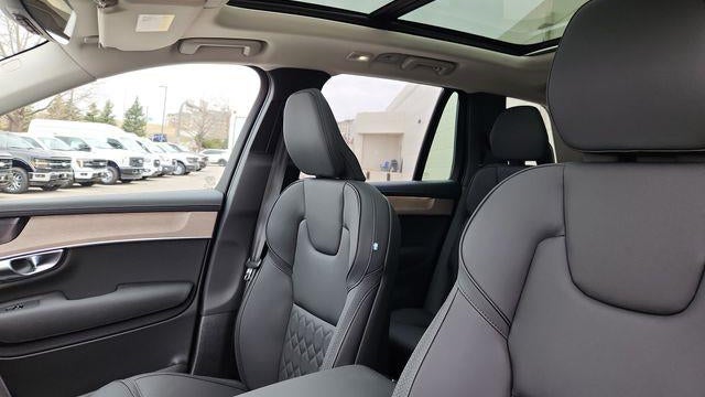 2025 Volvo XC90 B5 Plus Bright Theme 7P