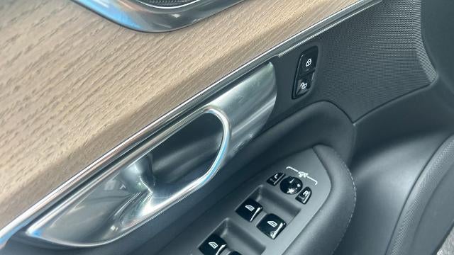 2025 Volvo XC90 B5 Plus Bright Theme 7P
