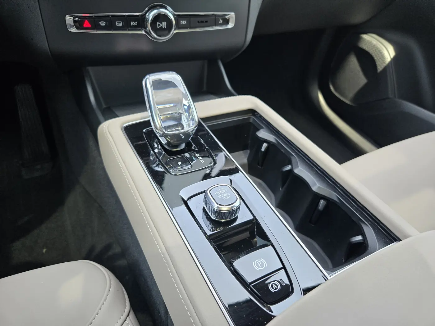 2026 Volvo XC90 - $55,959