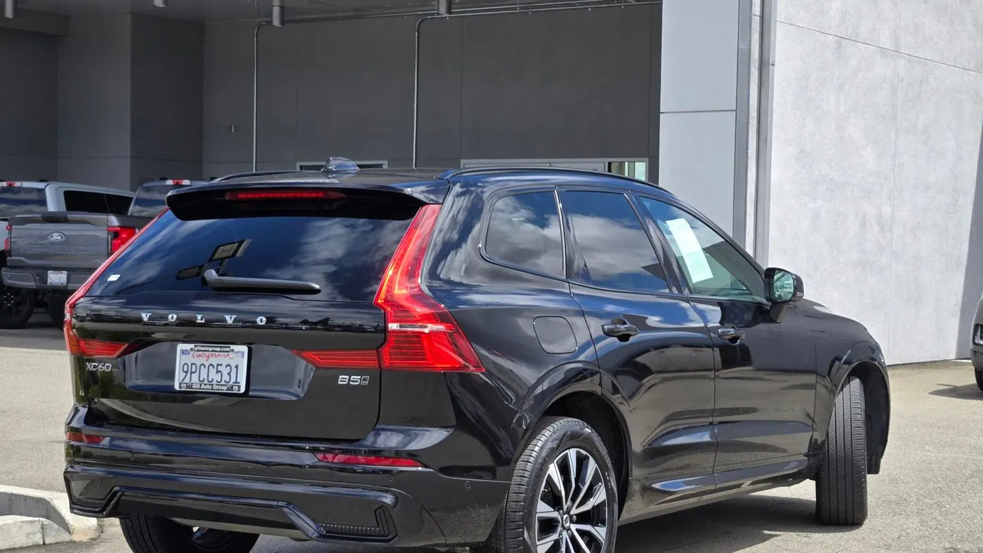 2025 Volvo XC60 B5 Plus Dark Theme
