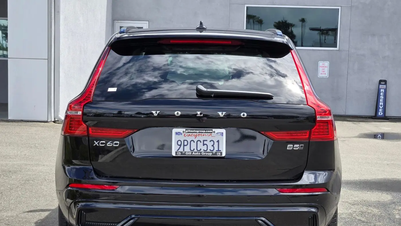 2025 Volvo XC60 B5 Plus Dark Theme