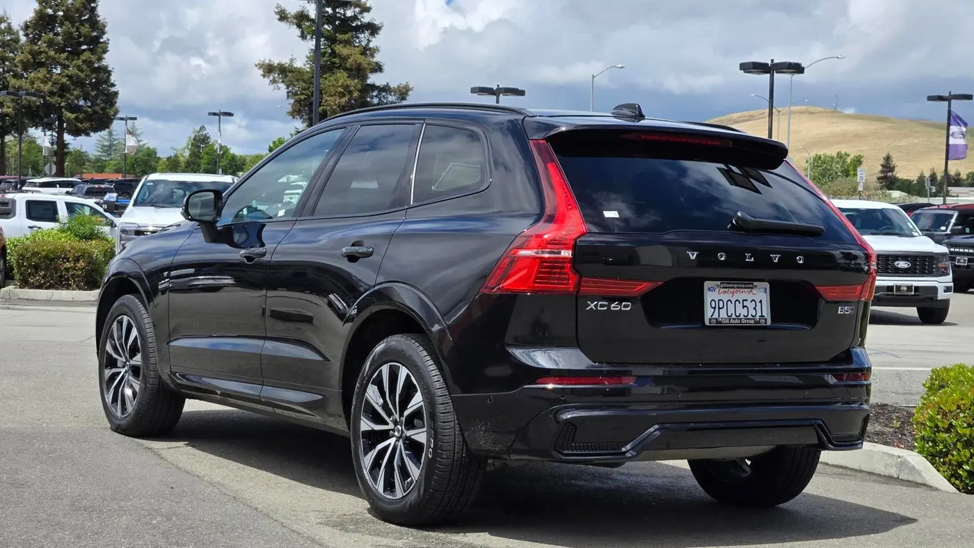 2025 Volvo XC60 B5 Plus Dark Theme