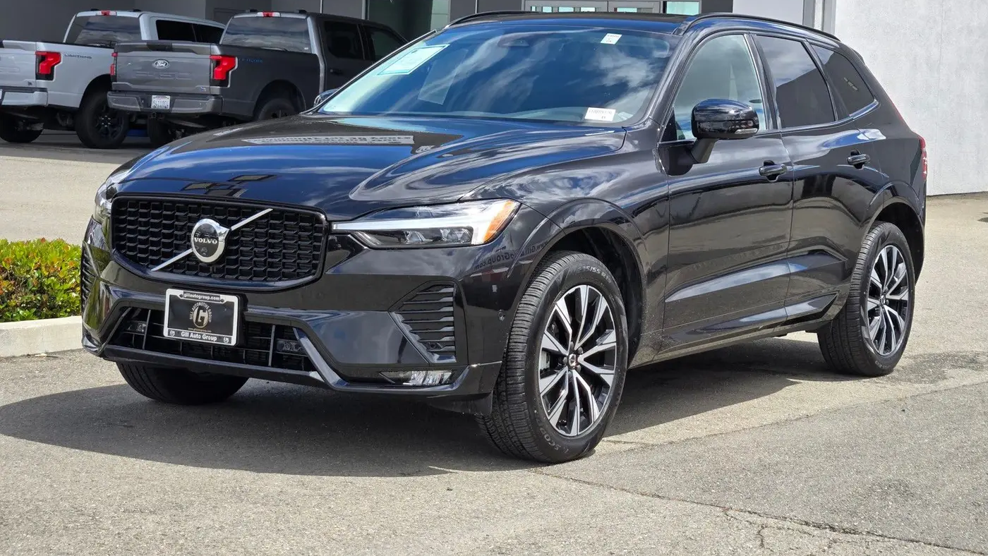 2025 Volvo XC60 B5 Plus Dark Theme