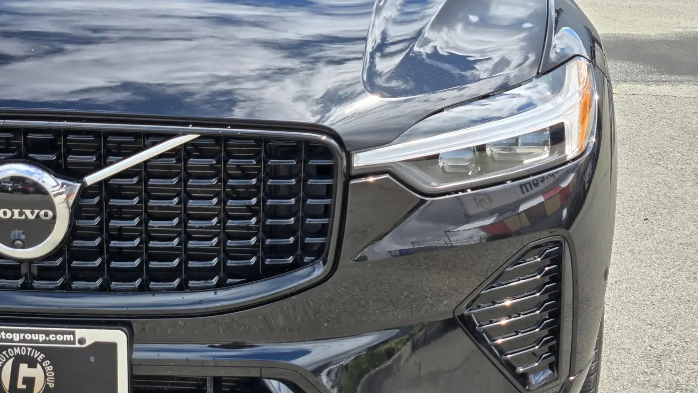 2025 Volvo XC60 B5 Plus Dark Theme
