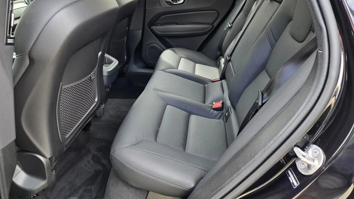 2025 Volvo XC60 B5 Plus Dark Theme
