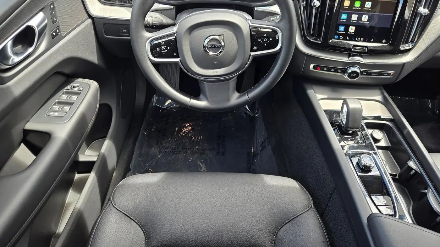 2025 Volvo XC60 B5 Plus Dark Theme