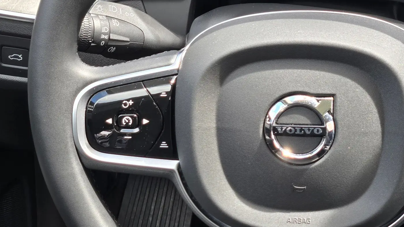 2025 Volvo XC60 B5 Plus Dark Theme